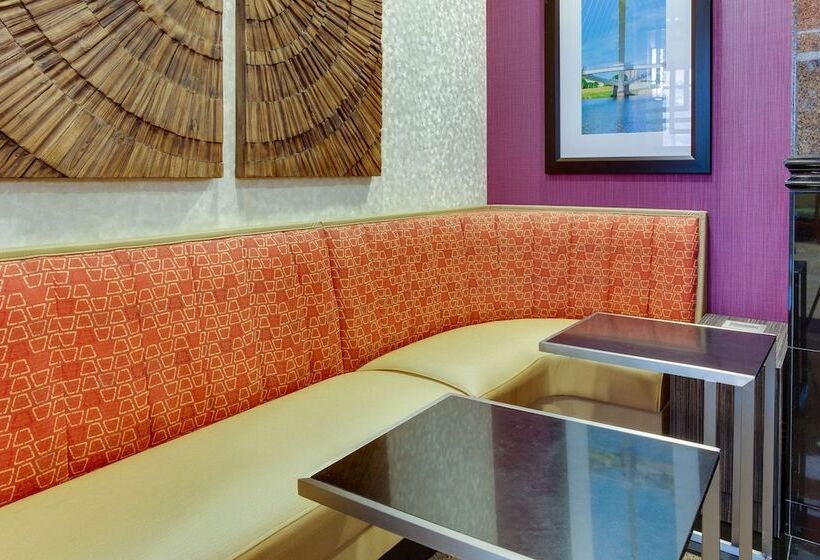 בית מלון כפרי Drury Inn & Suites West Des Moines