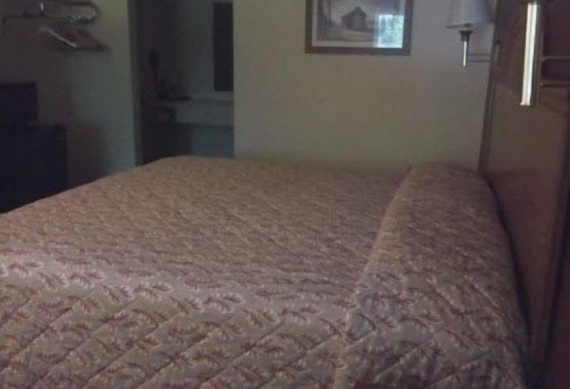 فندق Econo Lodge Inn & Suites