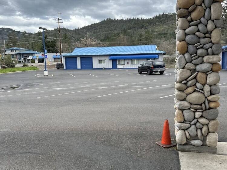 호텔 Edgewater Inn Shady Cove