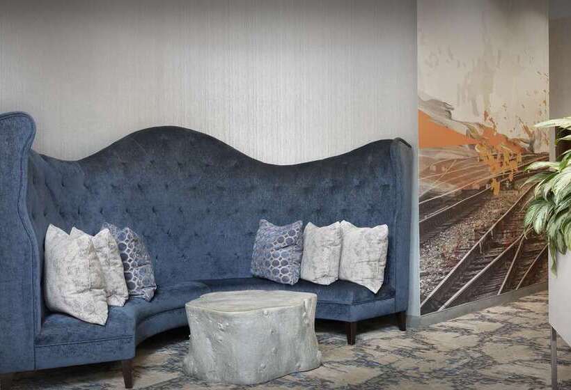 Отель Embassy Suites Atlanta Kennesaw Town Center