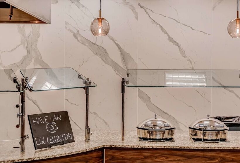 Отель Embassy Suites Atlanta Kennesaw Town Center