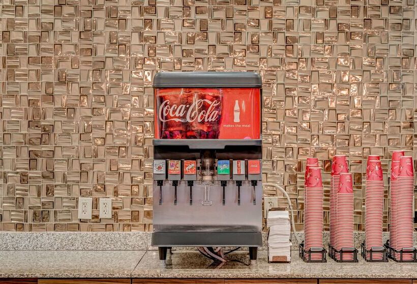 Отель Embassy Suites Atlanta Kennesaw Town Center