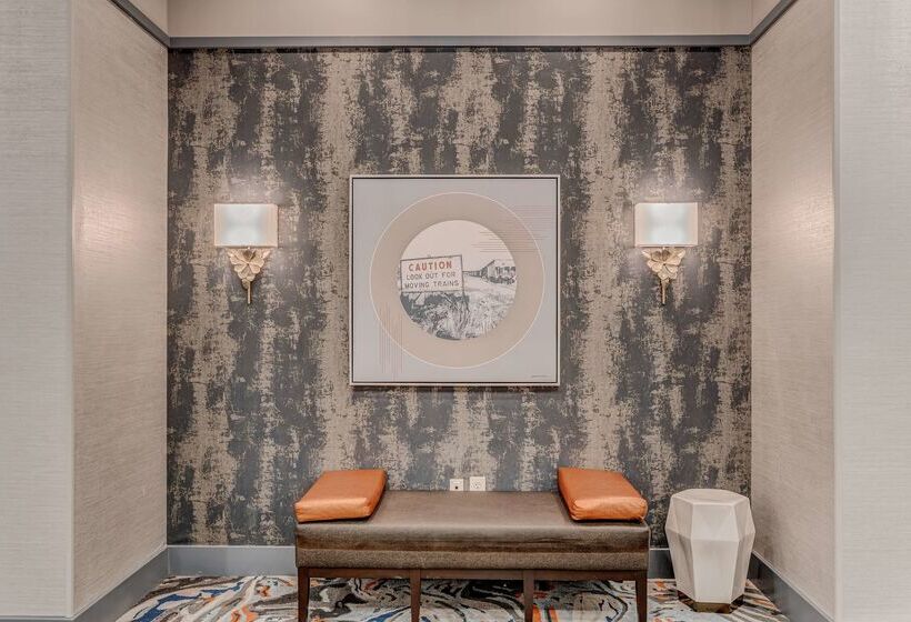 Отель Embassy Suites Atlanta Kennesaw Town Center