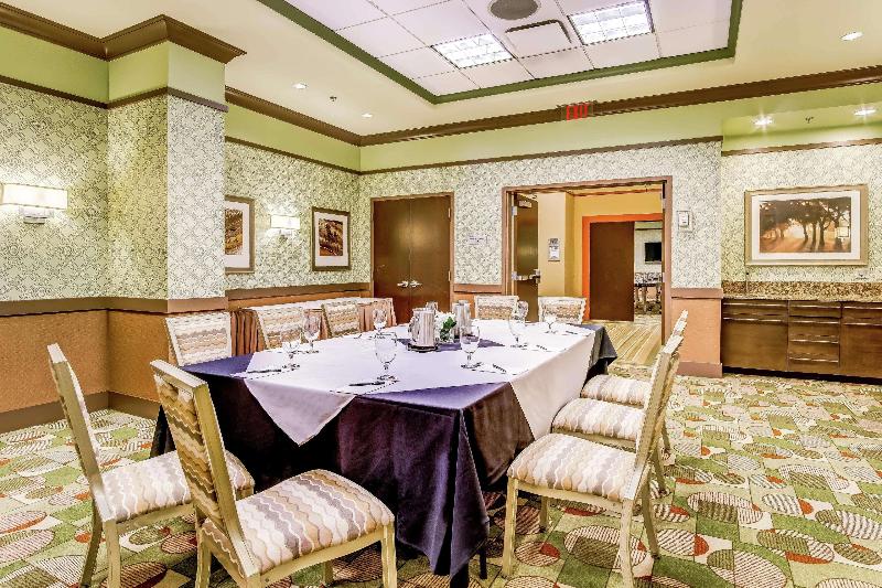 Отель Embassy Suites Atlanta Kennesaw Town Center