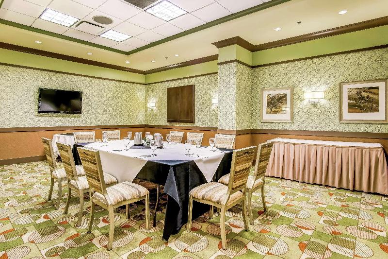 Отель Embassy Suites Atlanta Kennesaw Town Center