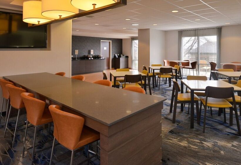 هتل Fairfield Inn & Suites By Marriott Cedar Rapids
