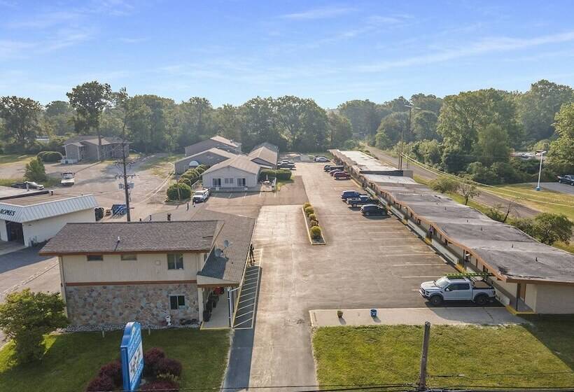 בית מלון כפרי Great Lakes Inn And Suites