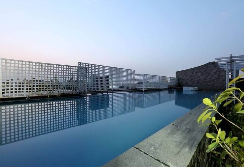 Отель Green Lotus Airport