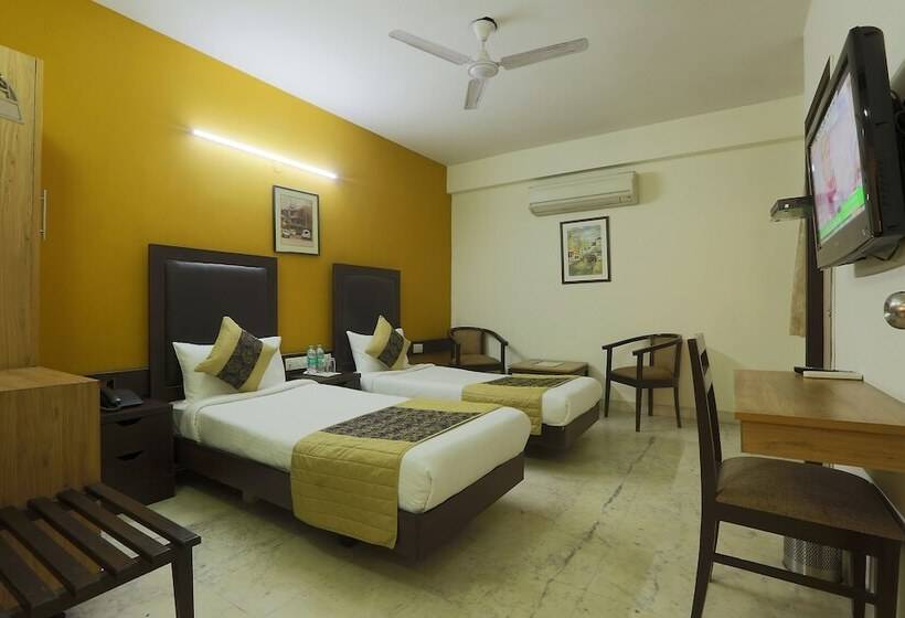 Отель Green Lotus Airport