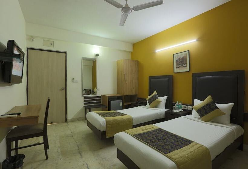 Отель Green Lotus Airport