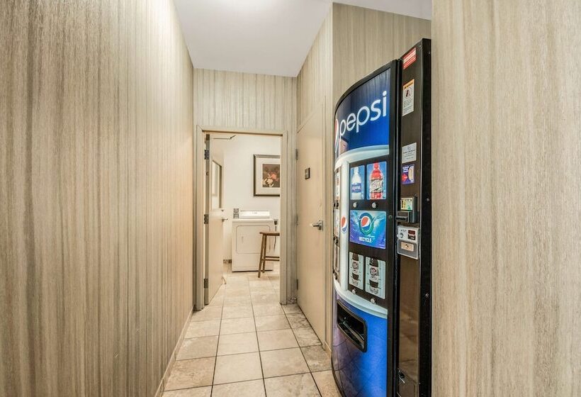 Отель Hampton Inn Derby Wichita Southeast