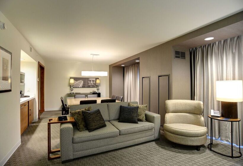 בית מלון כפרי Hilton Columbus Downtown