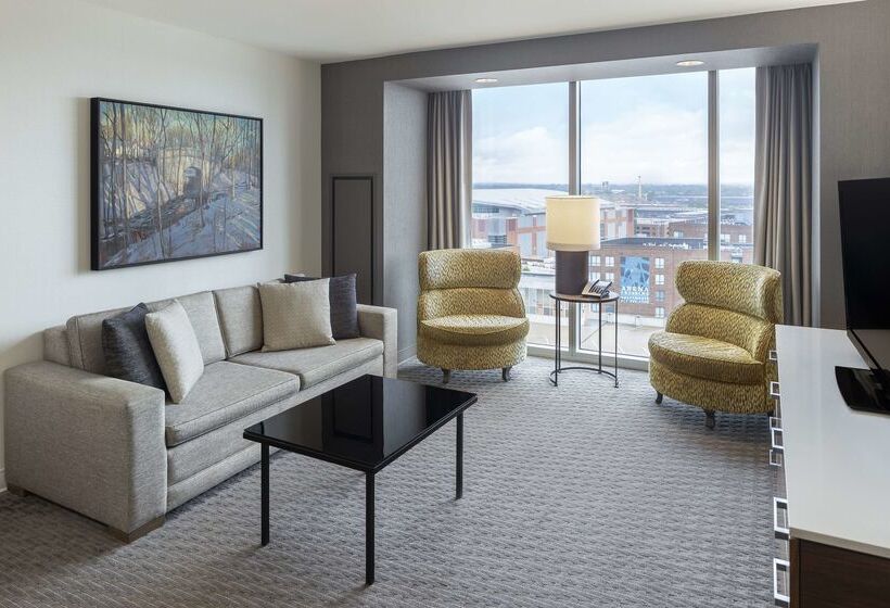 בית מלון כפרי Hilton Columbus Downtown