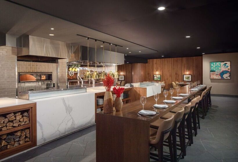 בית מלון כפרי Hilton Columbus Downtown