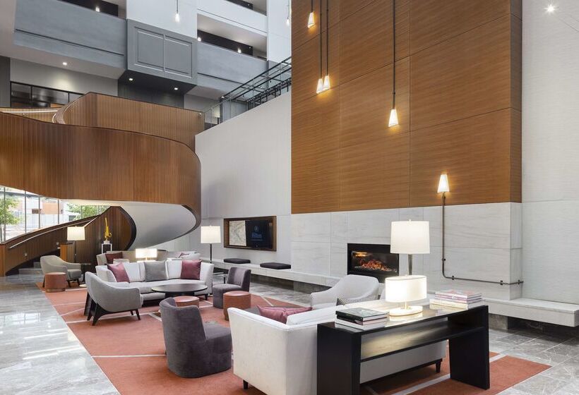 בית מלון כפרי Hilton Columbus Downtown