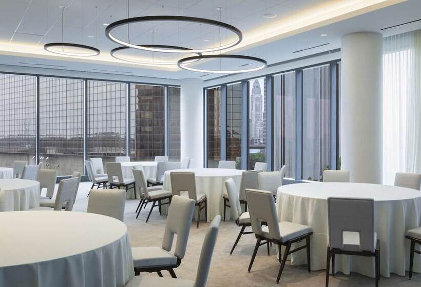 בית מלון כפרי Hilton Columbus Downtown