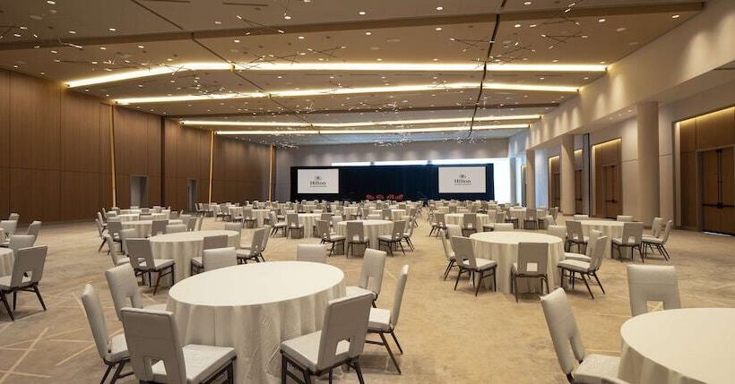 בית מלון כפרי Hilton Columbus Downtown