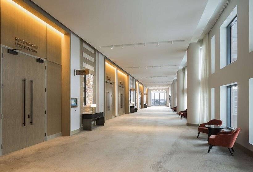 בית מלון כפרי Hilton Columbus Downtown