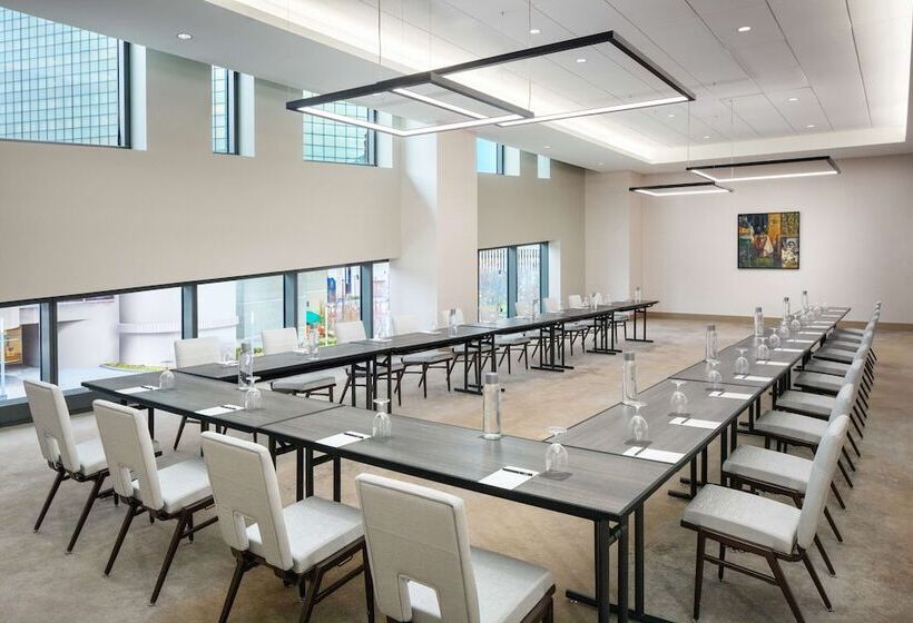 בית מלון כפרי Hilton Columbus Downtown