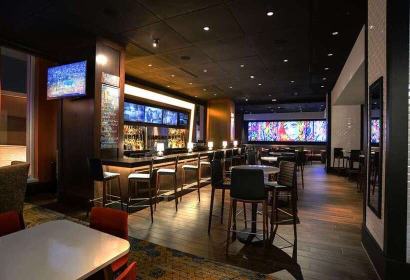 בית מלון כפרי Hilton Columbus Downtown