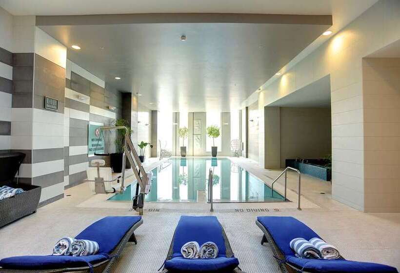 בית מלון כפרי Hilton Columbus Downtown