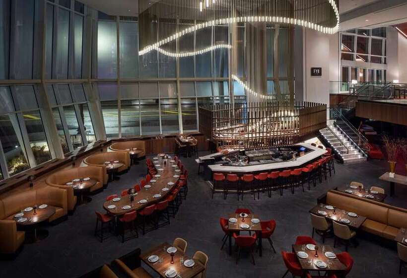 בית מלון כפרי Hilton Columbus Downtown