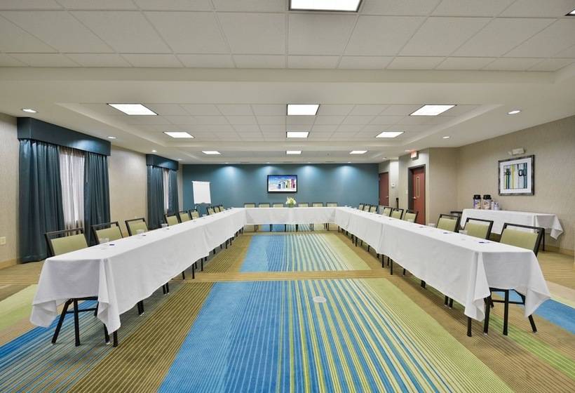 فندق Holiday Inn Express & Suites Forrest City, An Ihg