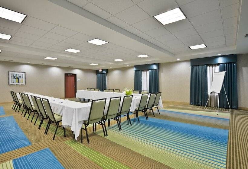 فندق Holiday Inn Express & Suites Forrest City, An Ihg