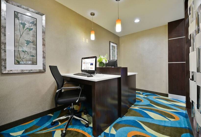 فندق Holiday Inn Express & Suites Forrest City, An Ihg