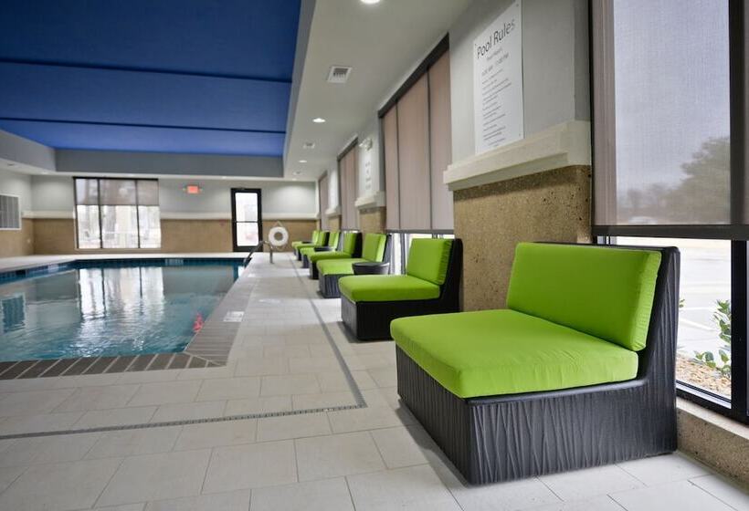 فندق Holiday Inn Express & Suites Forrest City, An Ihg