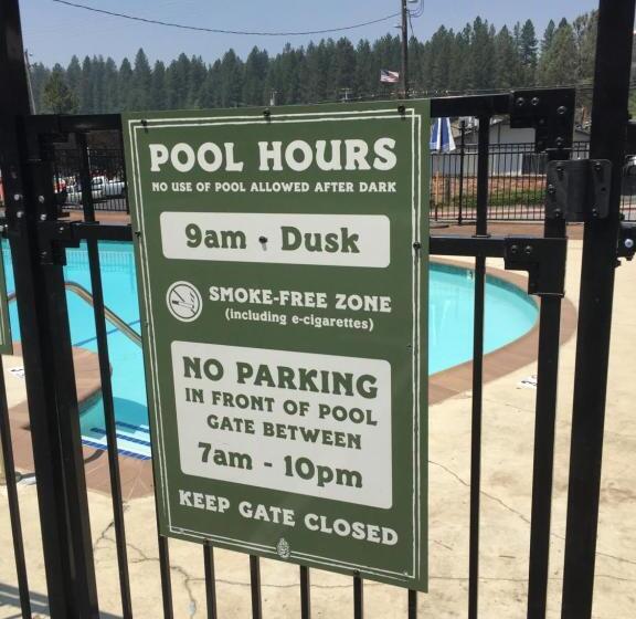 Отель Holiday Lodge