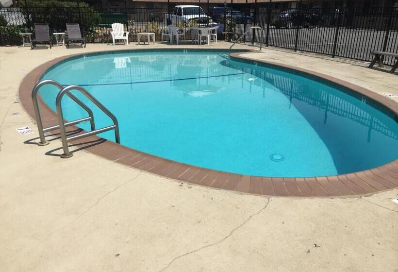 Отель Holiday Lodge