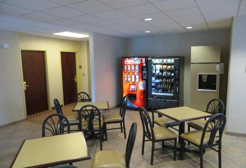 Hometown Hotel Bryant