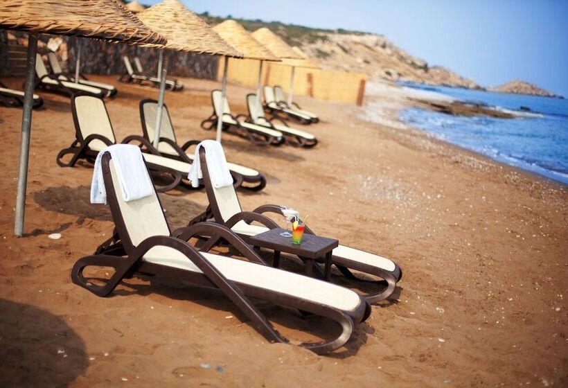 Отель Korineum Golf & Beach Resort