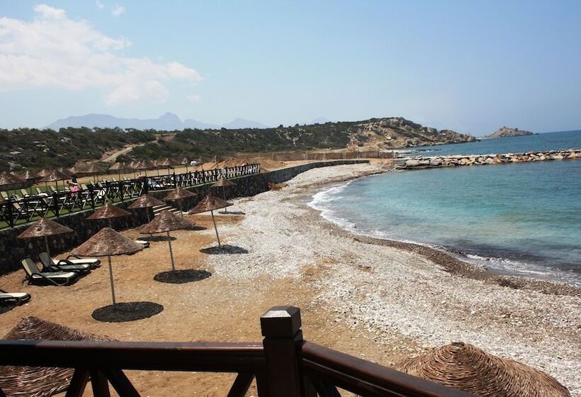 Отель Korineum Golf & Beach Resort