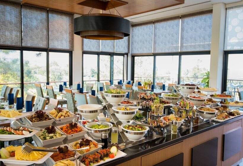 Отель Korineum Golf & Beach Resort