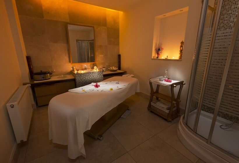 Отель Korineum Golf & Beach Resort