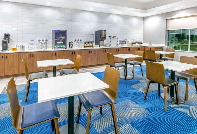 Отель La Quinta By Wyndham Jacksonville, Texas