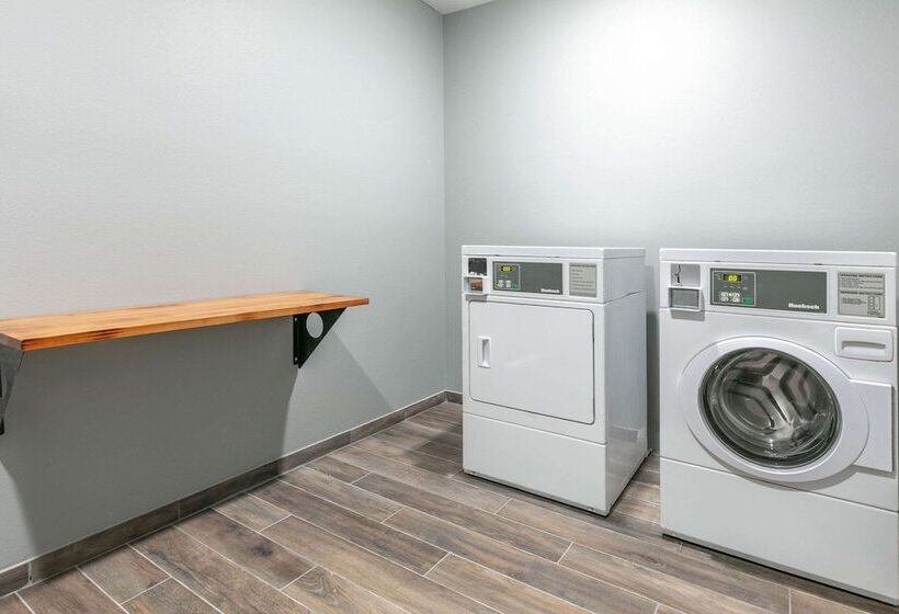 Отель La Quinta By Wyndham Jacksonville, Texas