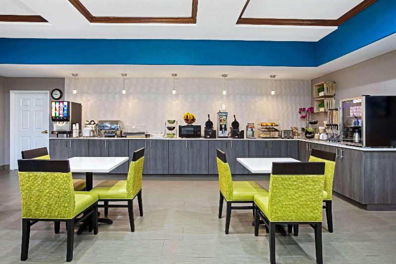 Отель La Quinta By Wyndham Sulphur Springs