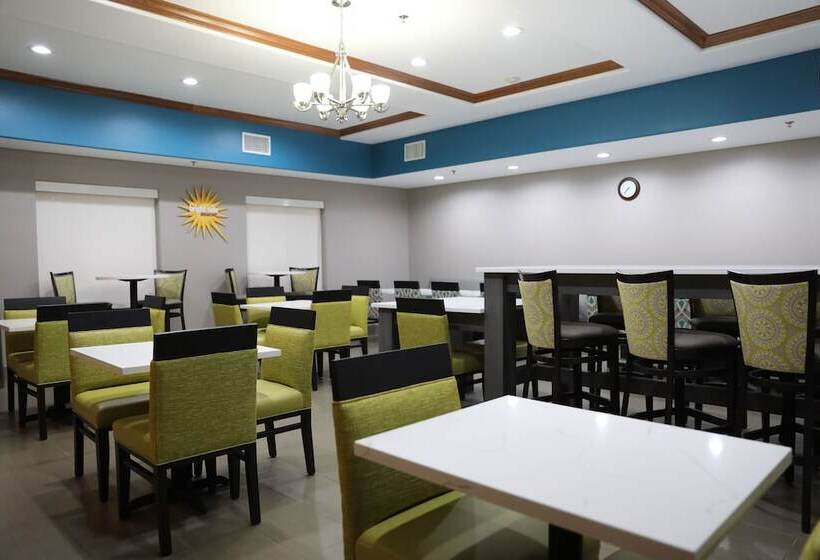 Отель La Quinta By Wyndham Sulphur Springs