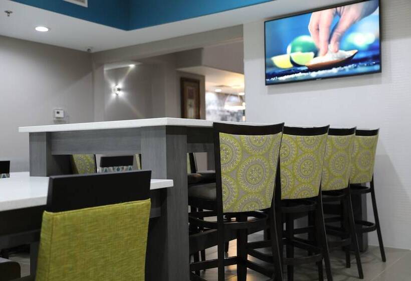 Отель La Quinta By Wyndham Sulphur Springs