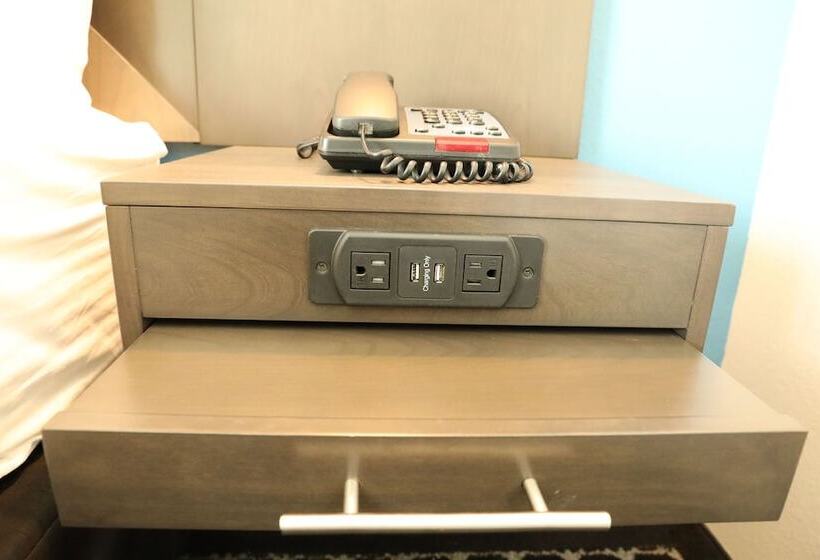 Отель La Quinta By Wyndham Sulphur Springs