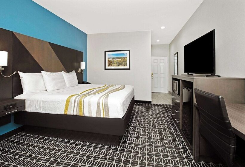 Отель La Quinta By Wyndham Sulphur Springs