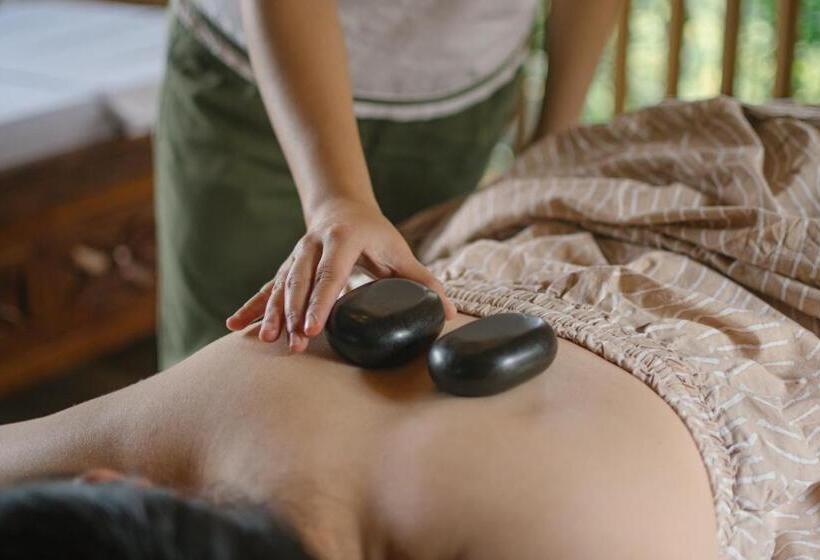 בית מלון כפרי Novus Giri Resort & Spa