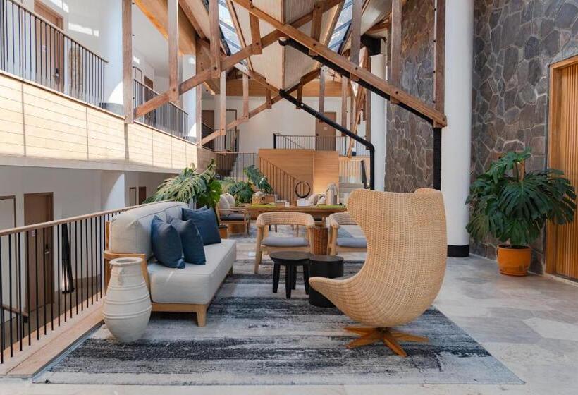 בית מלון כפרי Novus Giri Resort & Spa