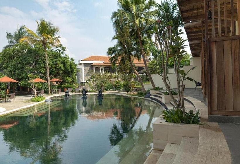 בית מלון כפרי Novus Giri Resort & Spa