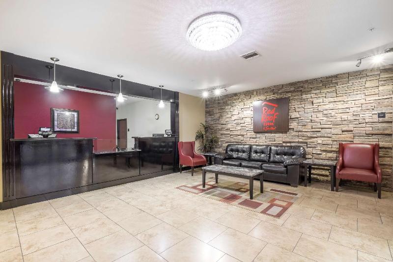 Отель Red Roof Inn & Suites Lake Charles