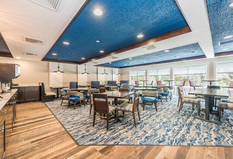 فندق Rockport Inn And Suites