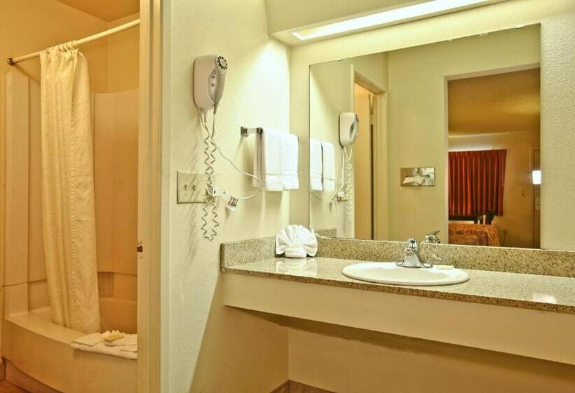 호텔 Silver Queen Inn